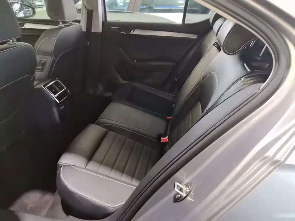 Skoda Superb — миниатюра 17