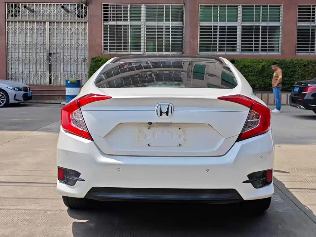 Honda Civic 2016 220TURBO CVT Luxury
