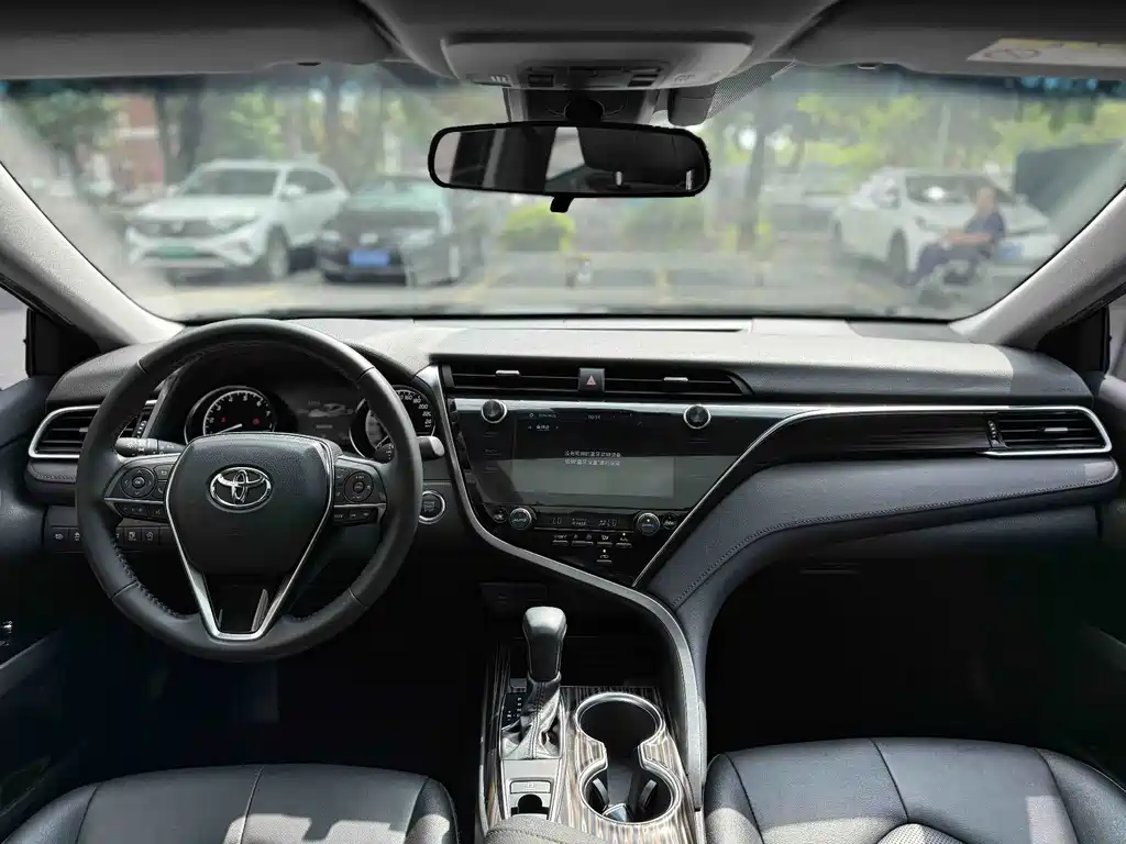 Toyota Camry — миниатюра 16