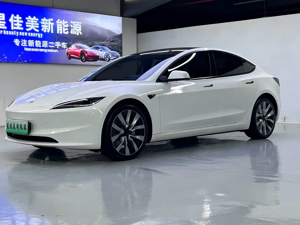 Tesla Model 3 2025 RWD Drive Dynamic Edition