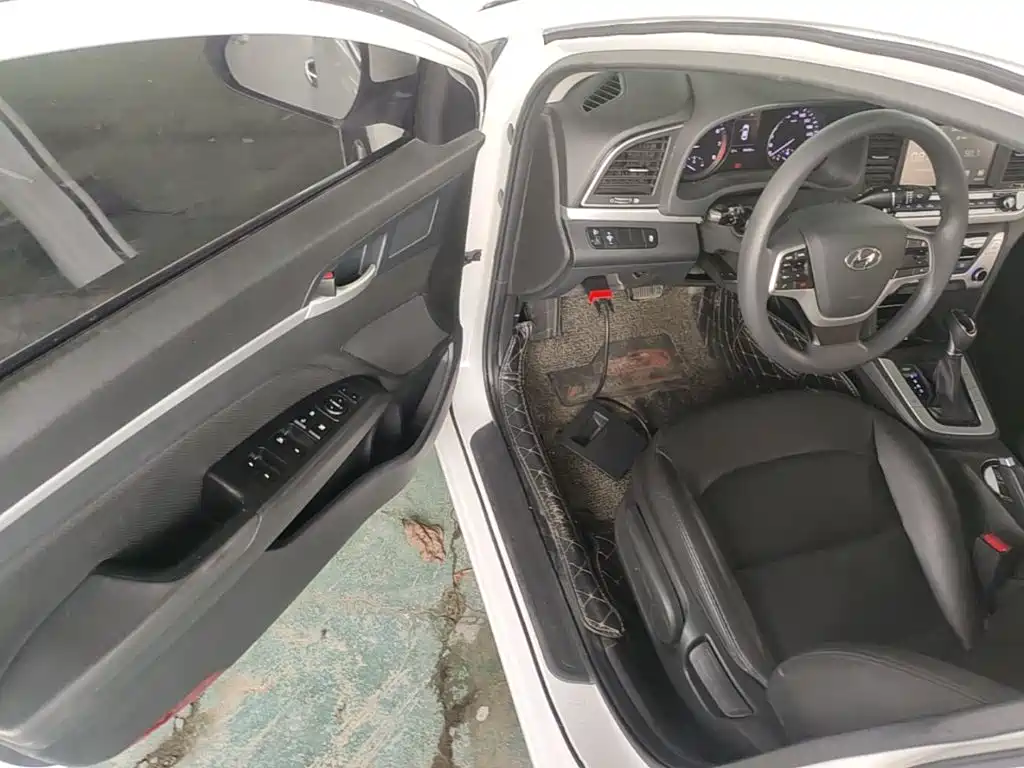 Hyundai Elantra — миниатюра 16