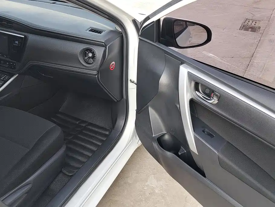 Toyota Levin Twin Engine E+ — миниатюра 8