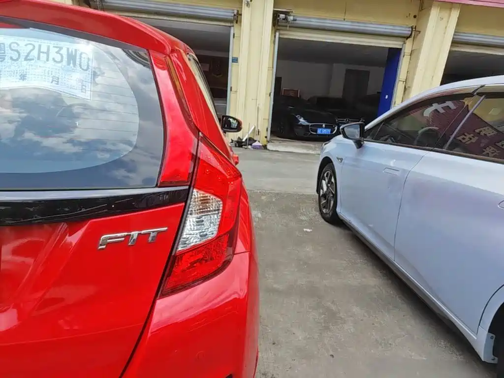 Honda Fit — миниатюра 8