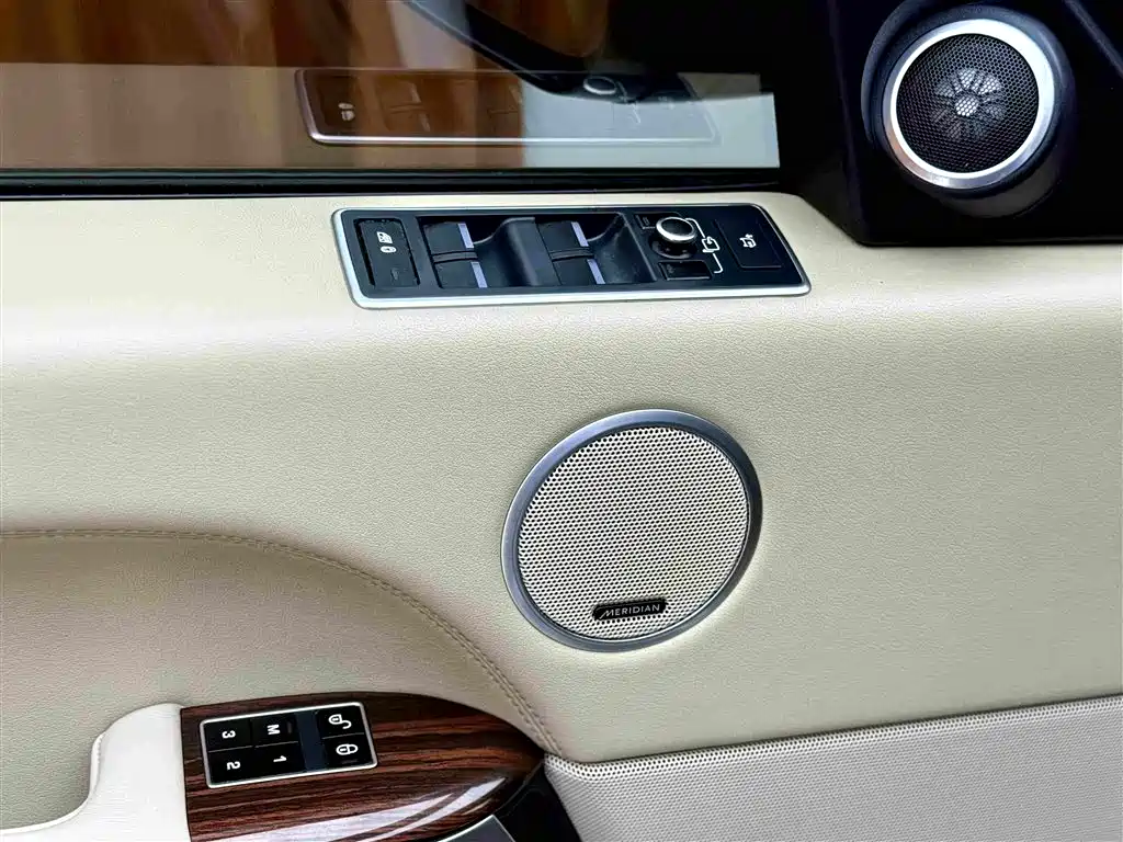 Land Rover Range Rover — миниатюра 15