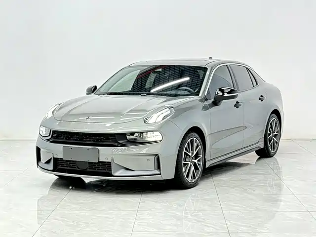 Lynk & Co 03