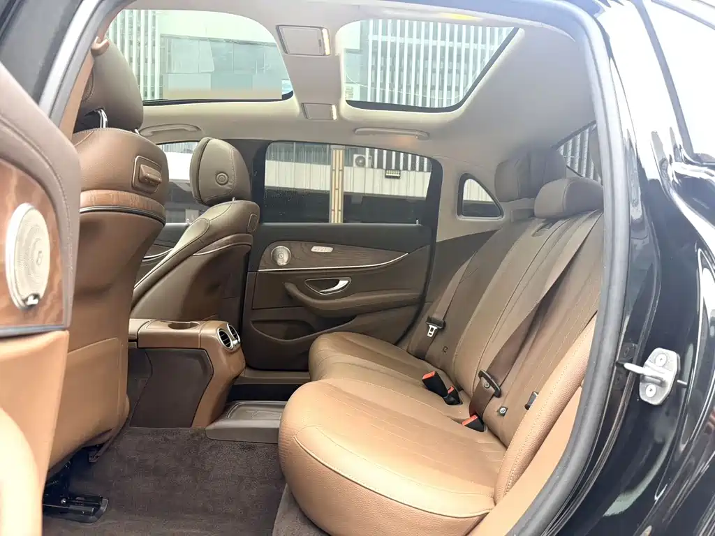Mercedes-Benz E-Class — миниатюра 12