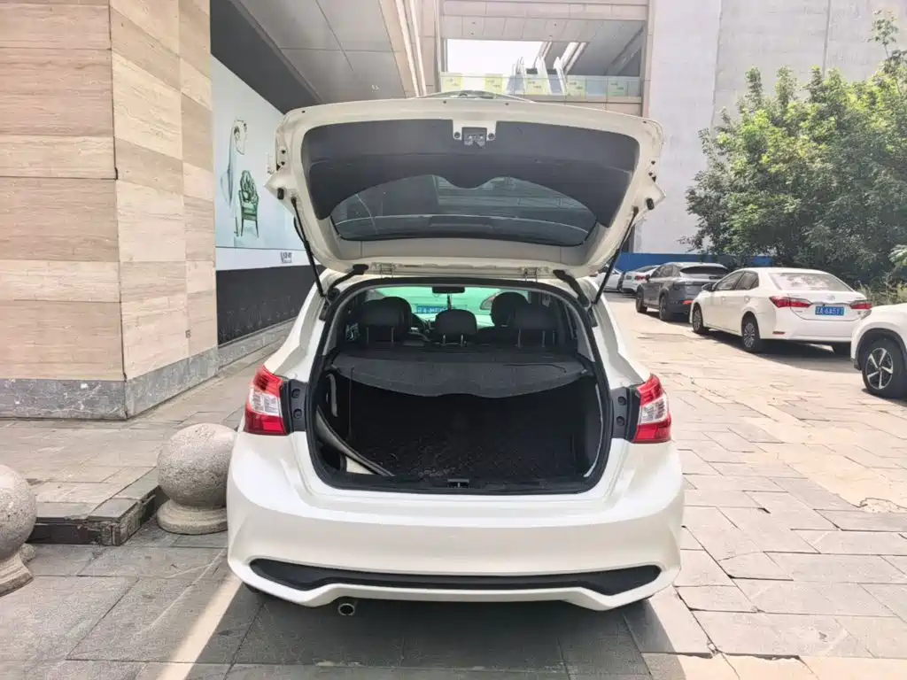 Nissan Tiida — миниатюра 15