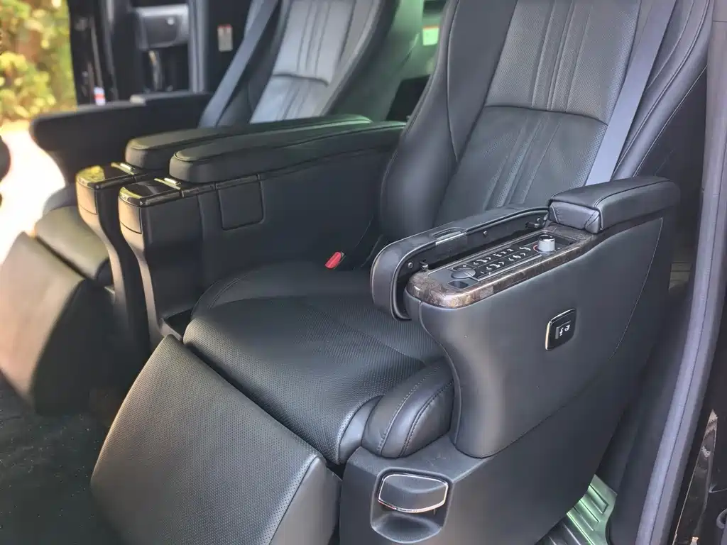 Toyota Vellfire — миниатюра 11