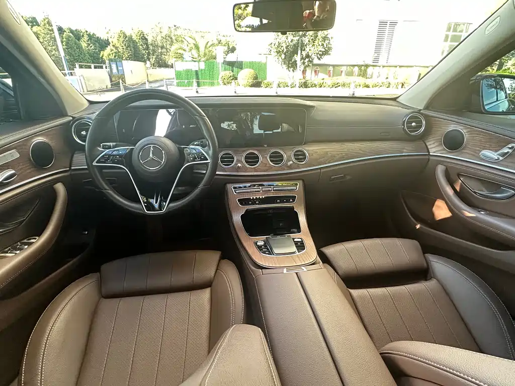 Mercedes-Benz E-Class — миниатюра 9