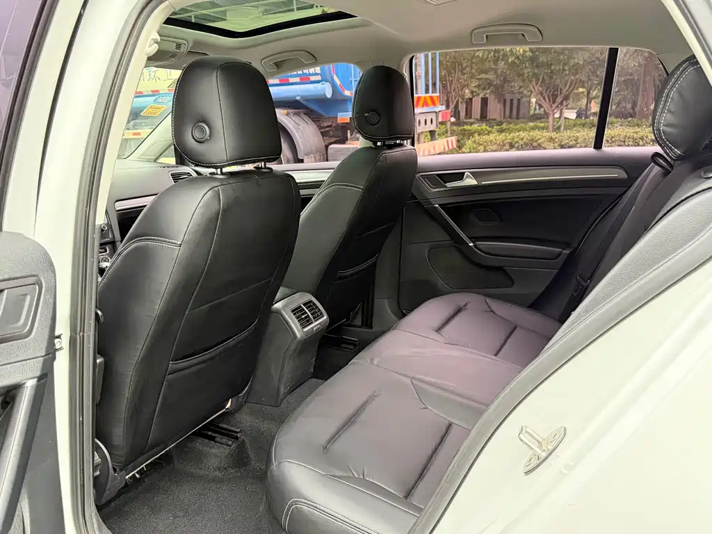 Volkswagen Golf — миниатюра 9