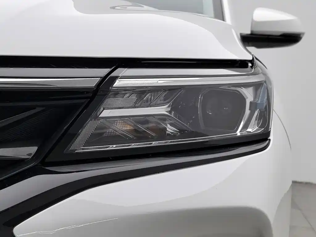 Dongfeng 580 2022 1.5T AT Luxury
