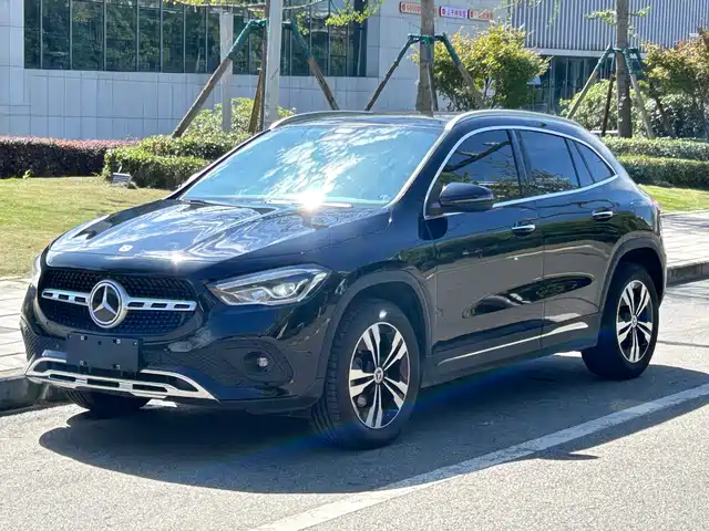 MERCEDES-BENZ GLA