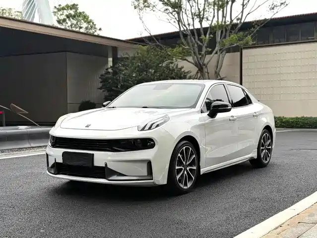 2019 Lynk & Co 03