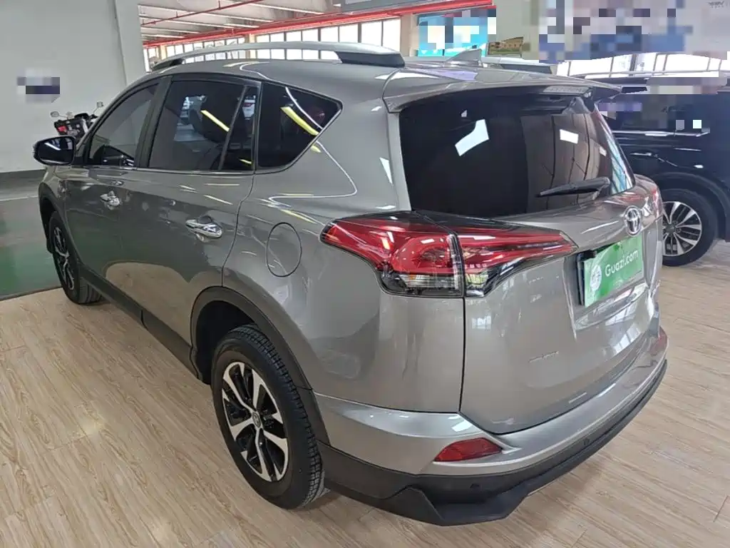 Toyota RAV4 — миниатюра 5