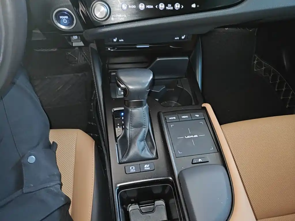 Lexus ES — миниатюра 14