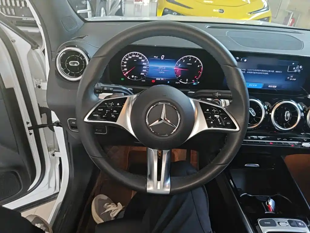 Mercedes-Benz GLB — миниатюра 11