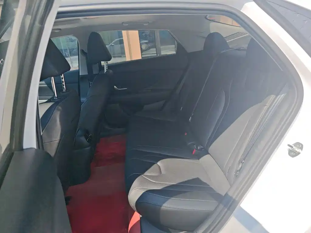 Hyundai Elantra — миниатюра 16