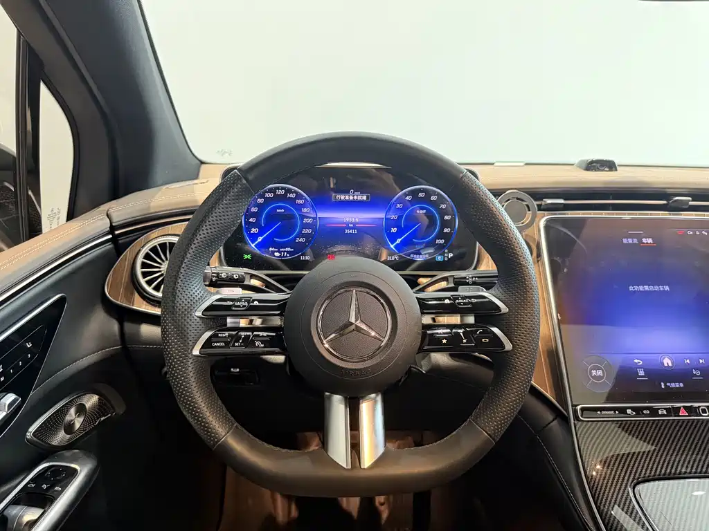 Mercedes-Benz EQE SUV — миниатюра 17