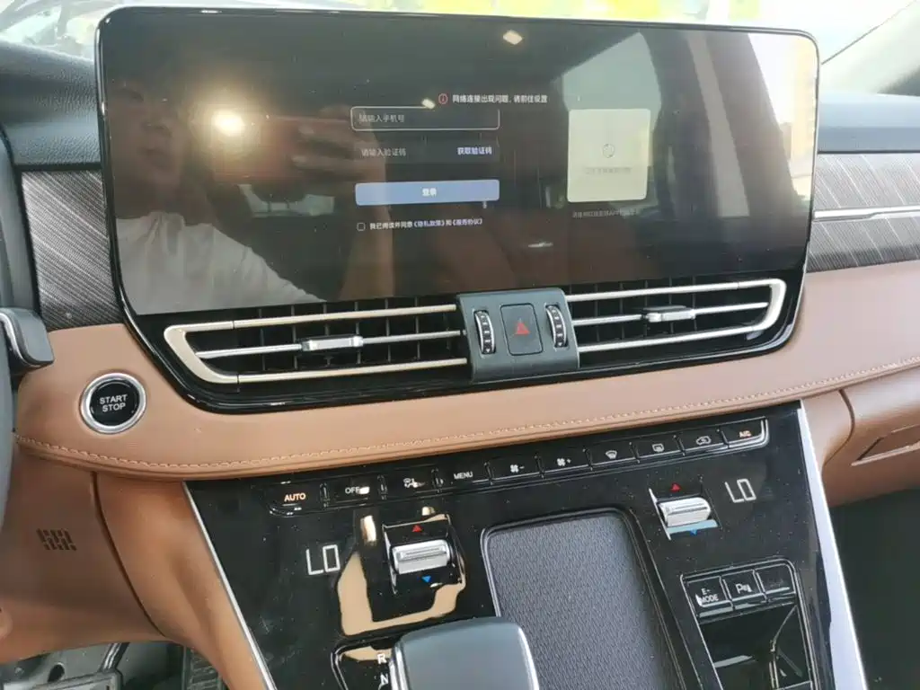 Hongqi Hongqi HQ9 PHEV — миниатюра 13