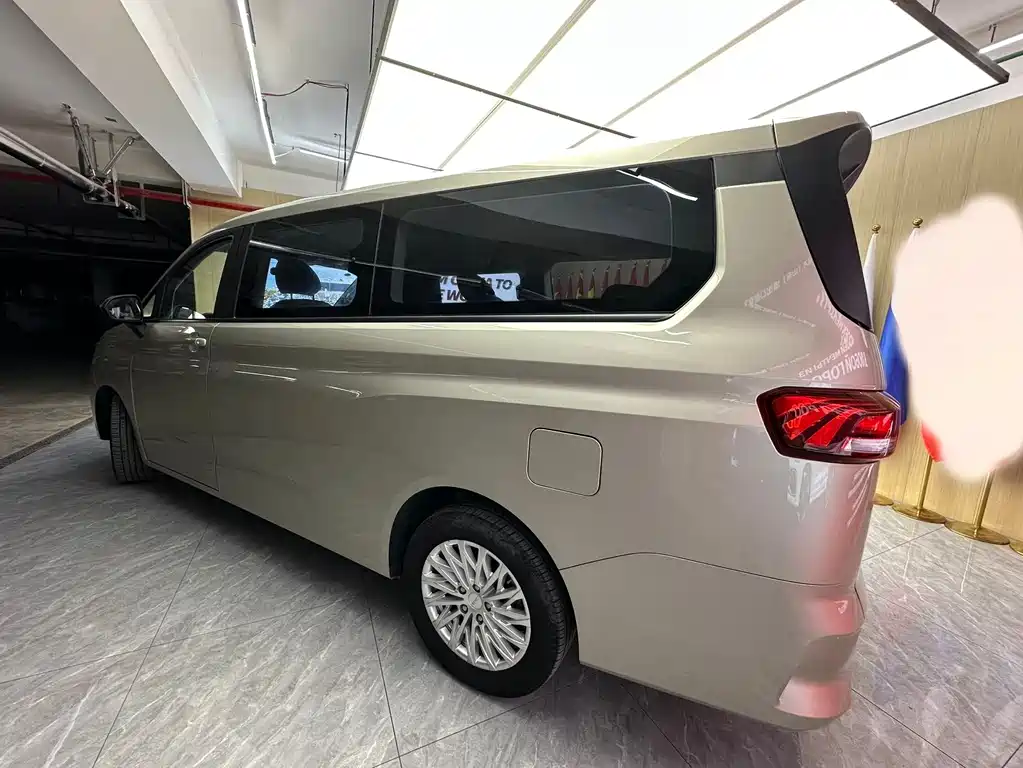 BAIC M7 2023 2.0L AT 7 мест