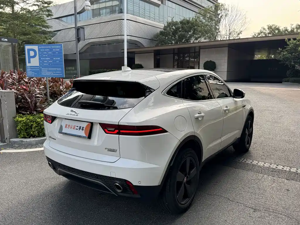 Jaguar E-PACE — миниатюра 4