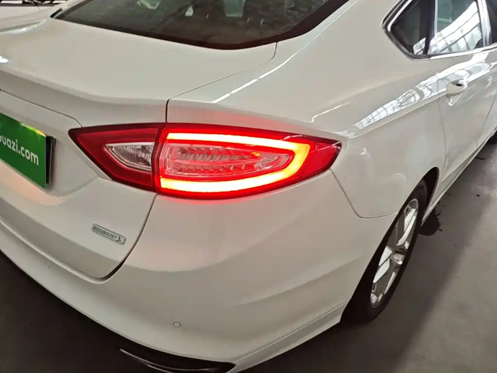 Ford Mondeo — миниатюра 8