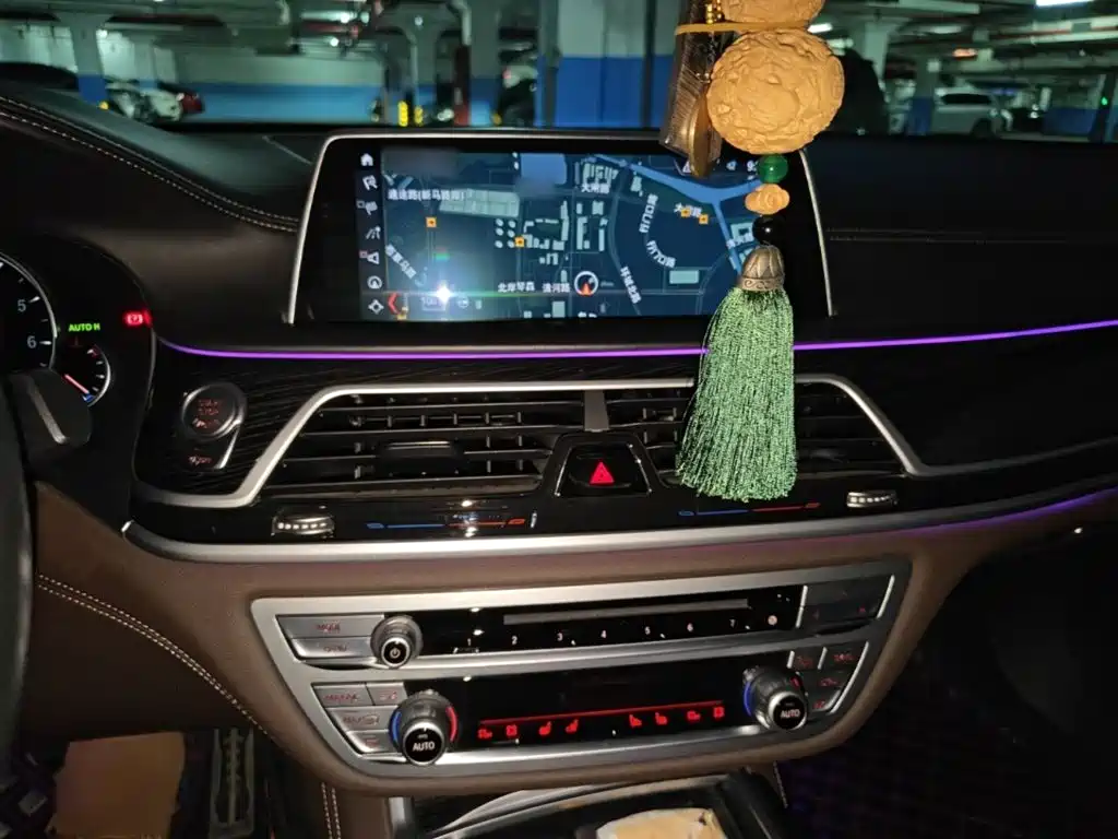 BMW 7 Series — миниатюра 6