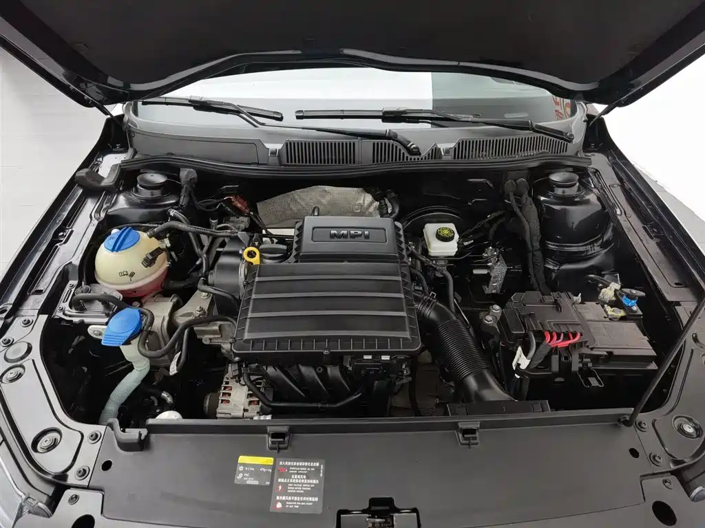 Volkswagen Lavida 2015 1.6L MT