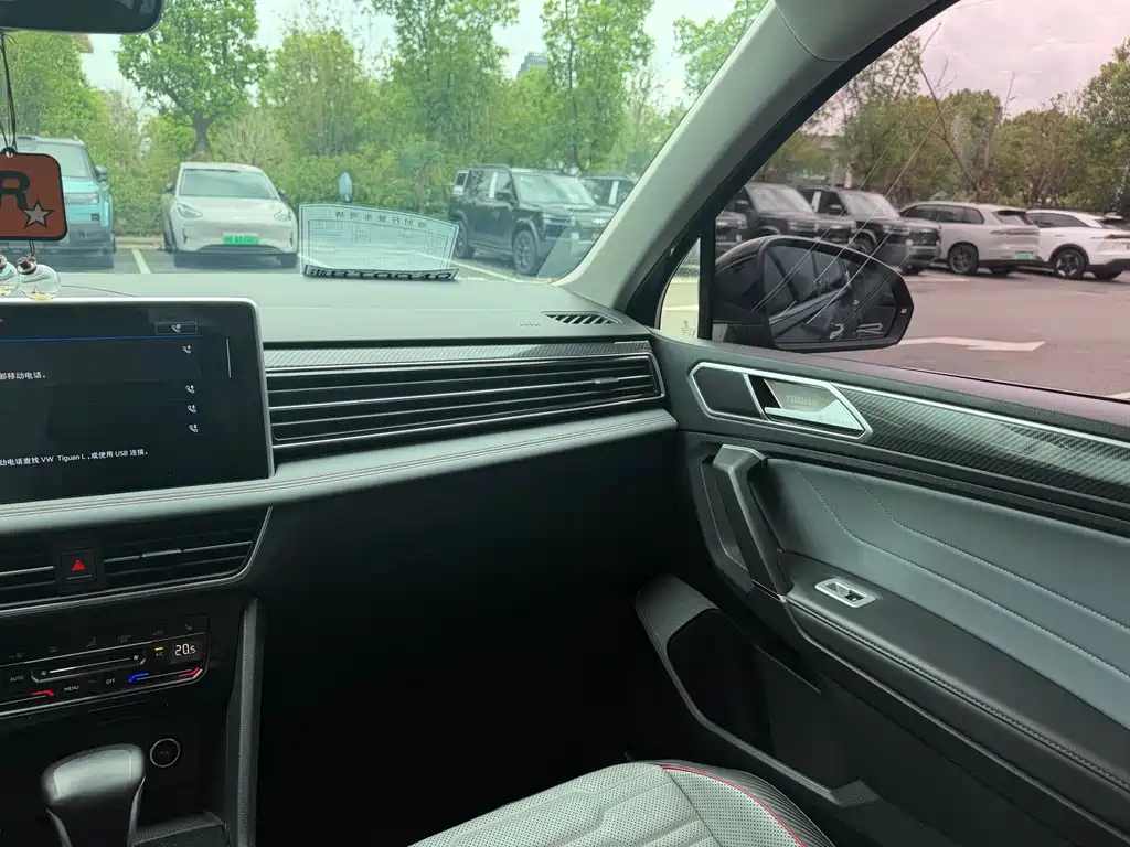 Volkswagen Tiguan L — миниатюра 13