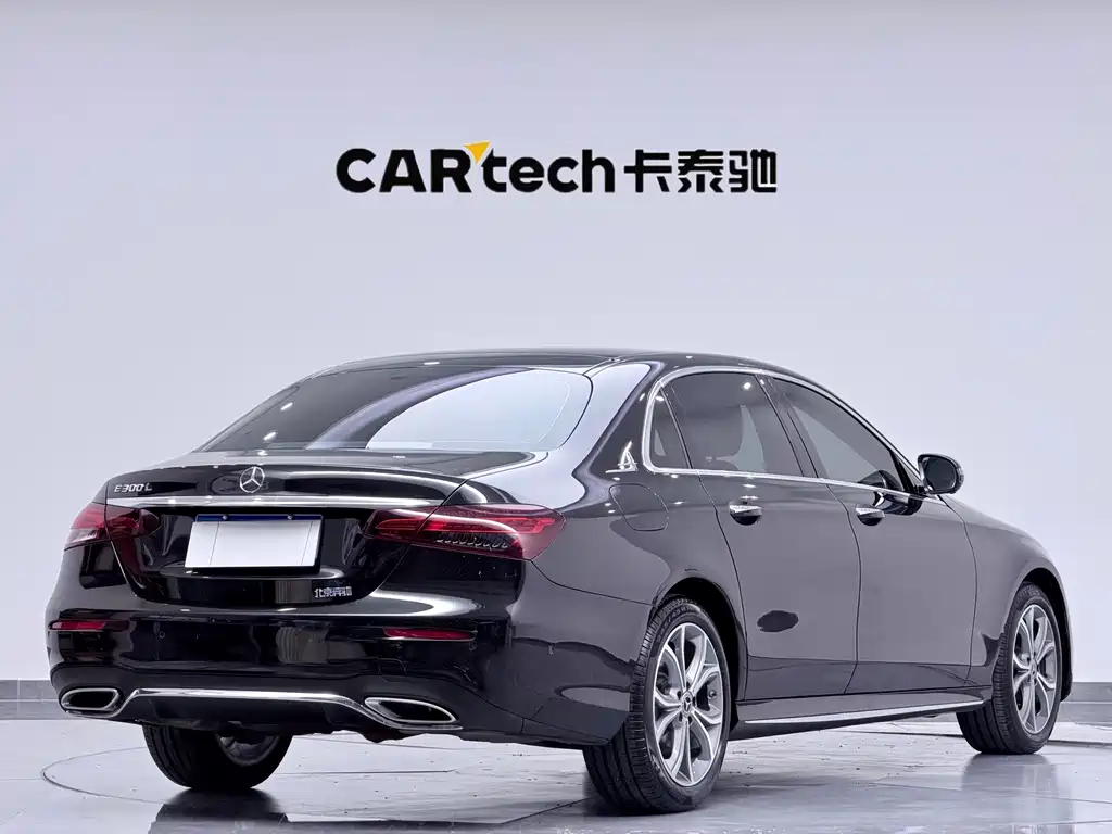 Mercedes-Benz E-Class — миниатюра 8