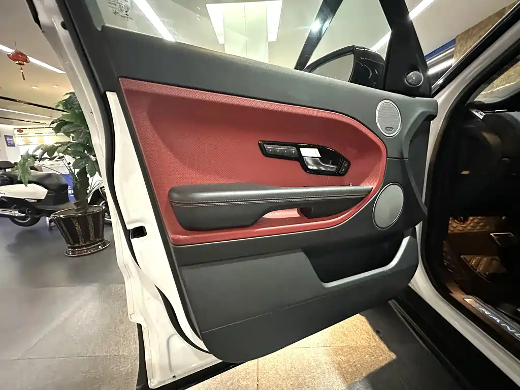 Land Rover Evoque (Import) — миниатюра 12