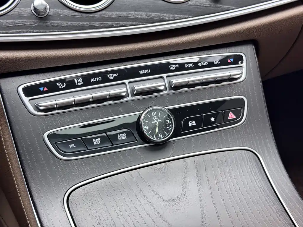 Mercedes-Benz E-Class — миниатюра 27
