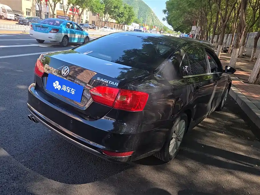 Volkswagen Sagitar 2014 1.6L AT Comfort