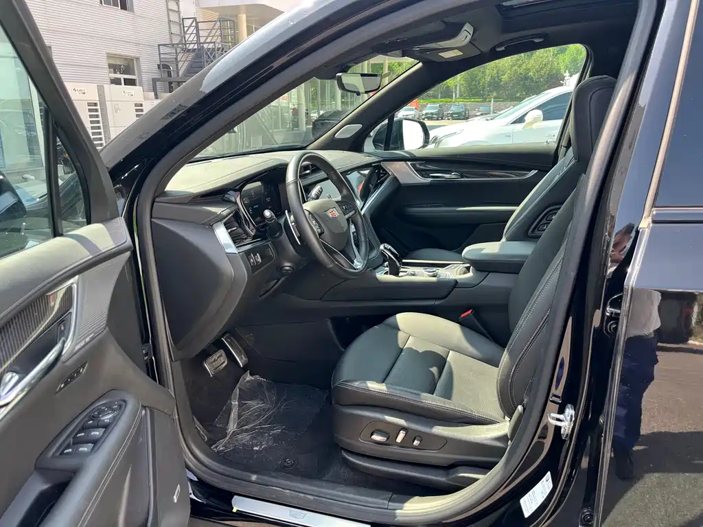 Cadillac XT6 2025 2.0T мест Luxury Executive
