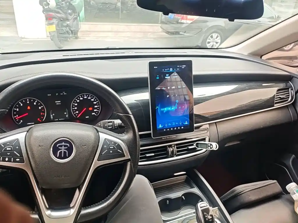 BYD MAX — миниатюра 10