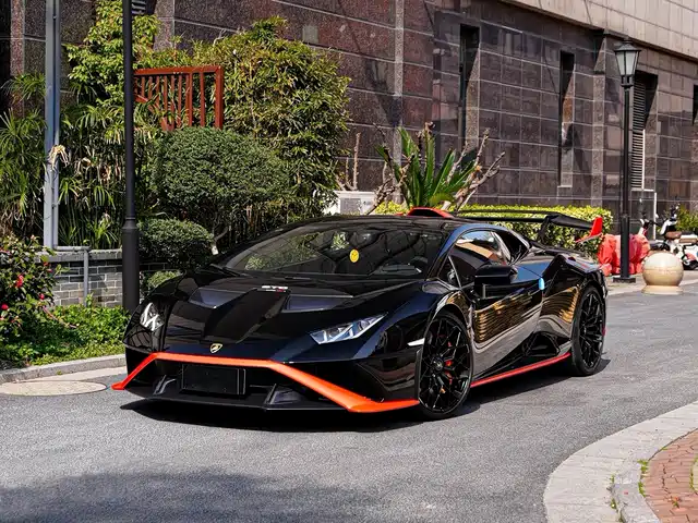 LAMBORGHINI HURACÁN