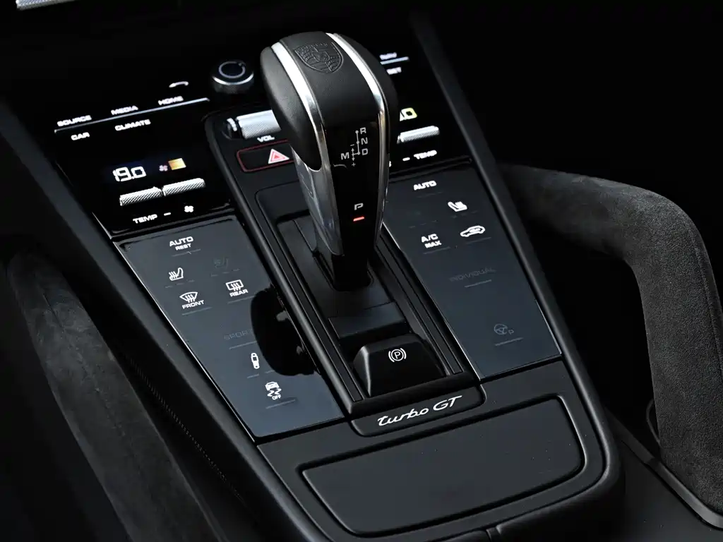Porsche Cayenne — миниатюра 9