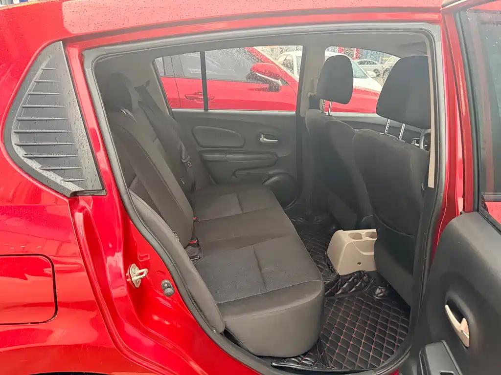 Venucia R50 1.6L Auto Elite Edition, фото 5