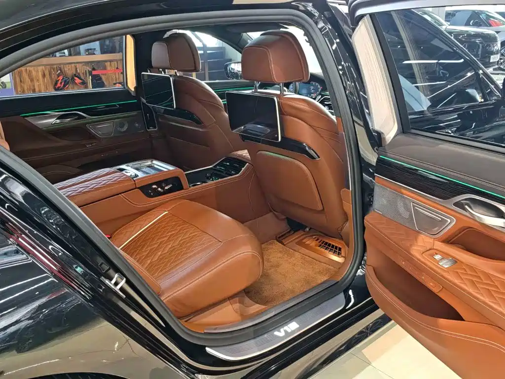 BMW 7 Series — миниатюра 31