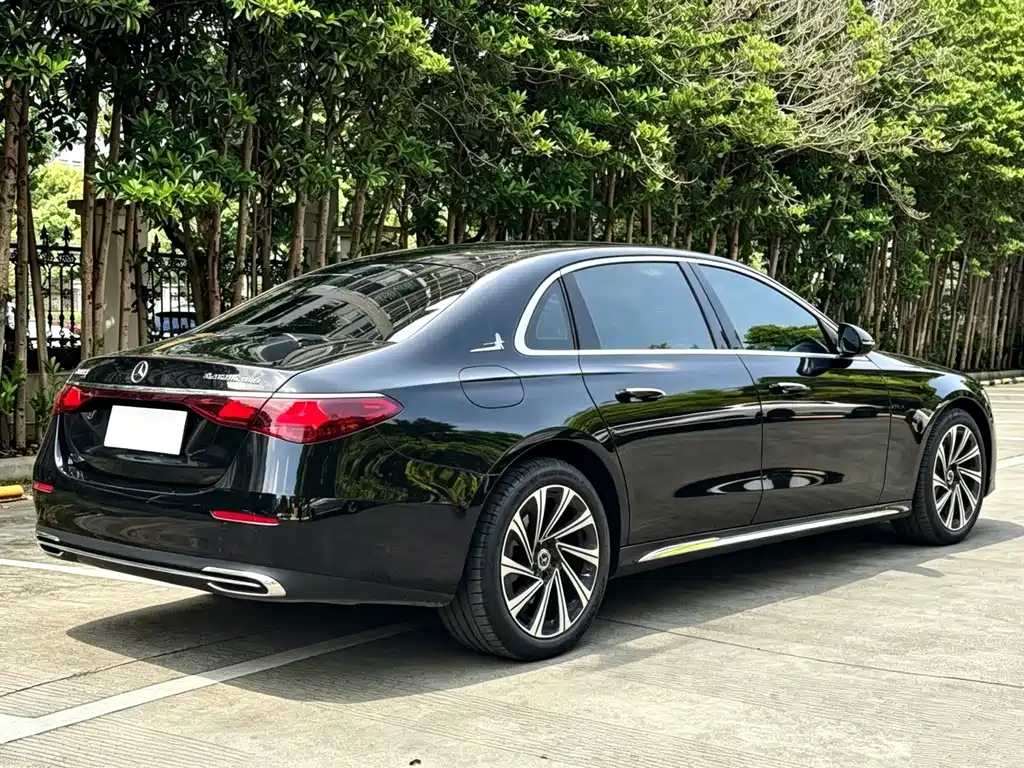 Mercedes-Benz E-Class — миниатюра 10