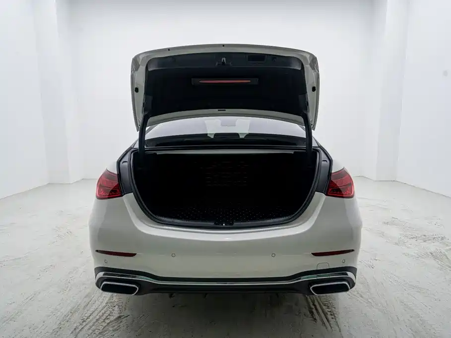 Mercedes-Benz C-Class — миниатюра 9