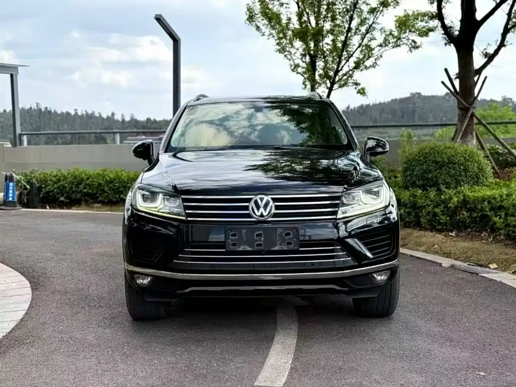 VOLKSWAGEN TOUAREG