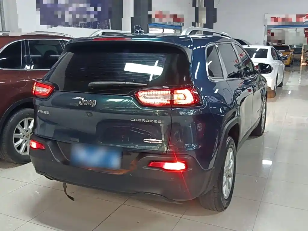 Jeep Cherokee — миниатюра 7