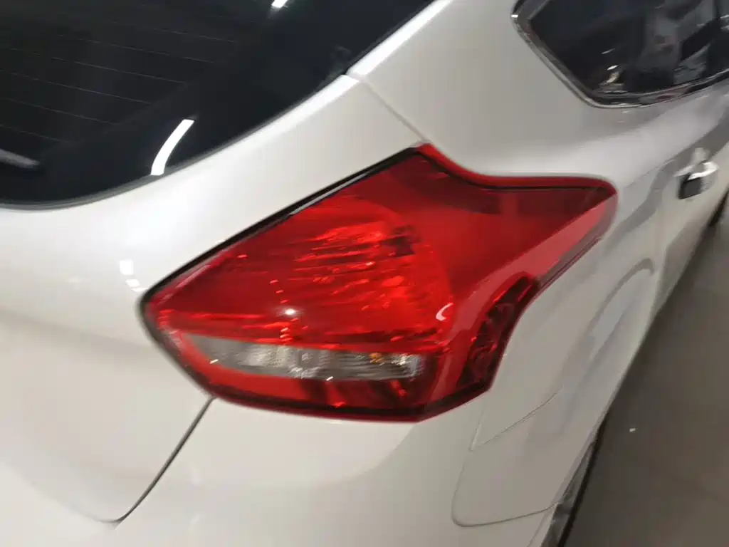 Ford Focus — миниатюра 8