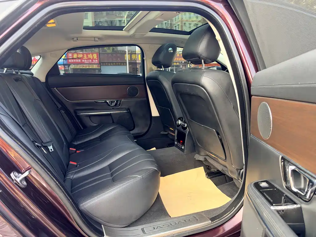 Jaguar XJ — миниатюра 13