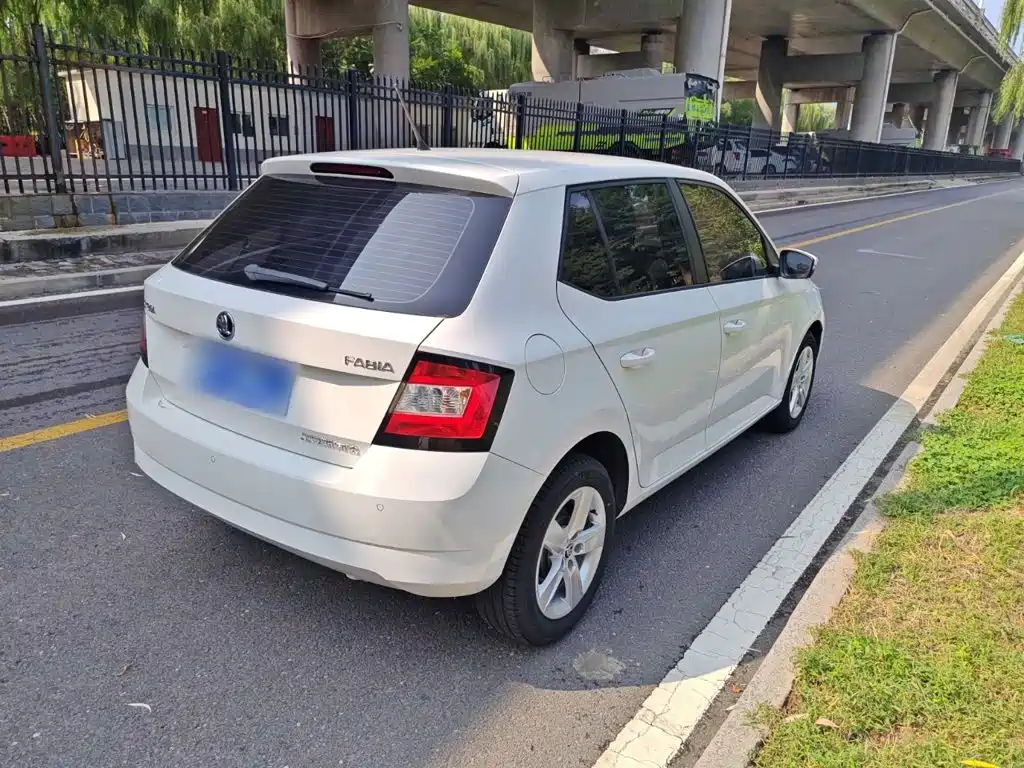 Skoda Fabia — миниатюра 13