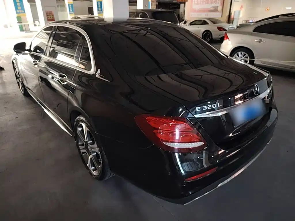 Mercedes-Benz E-Class — миниатюра 5
