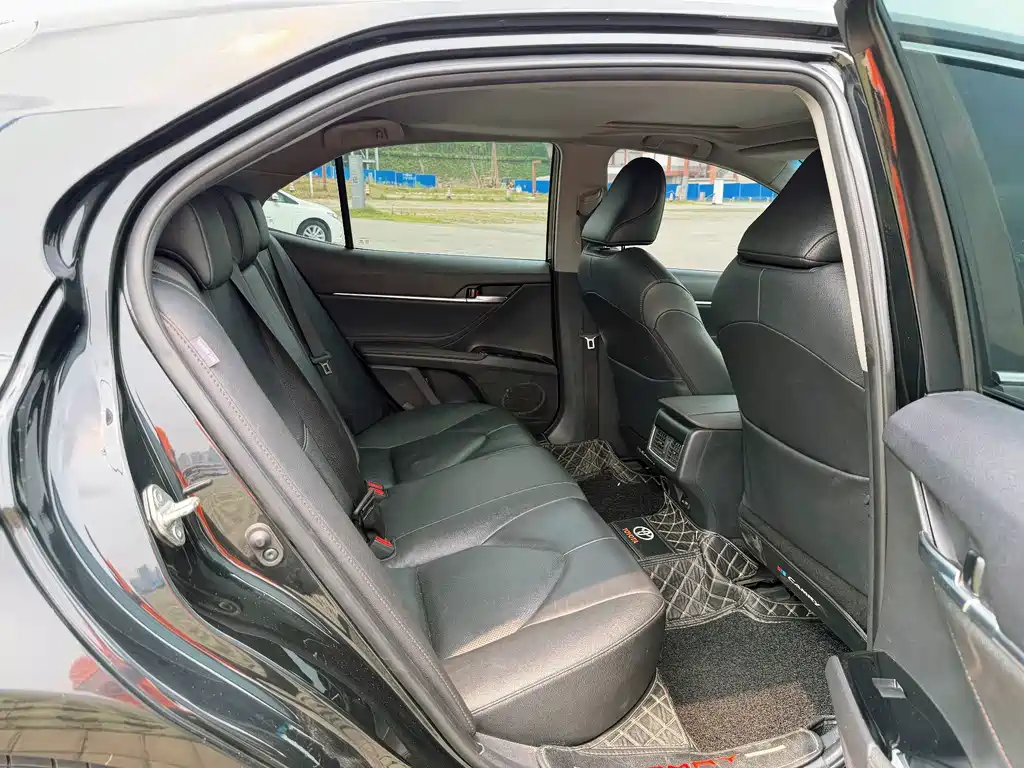 Toyota Camry — миниатюра 13