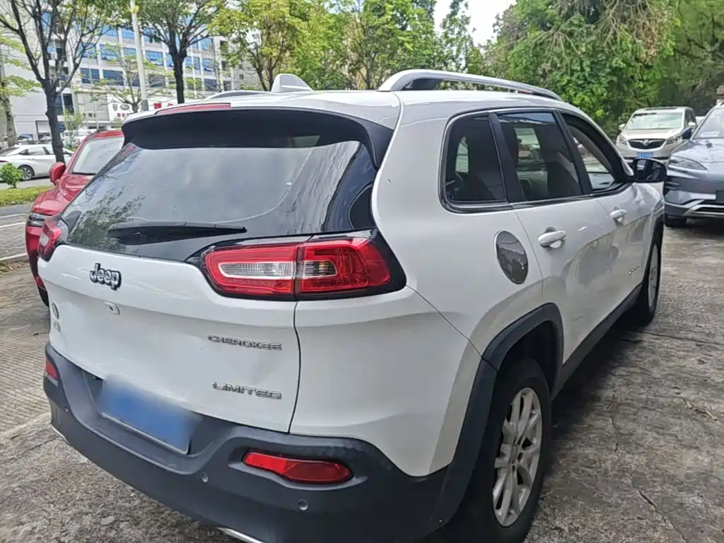 Jeep Cherokee — миниатюра 7