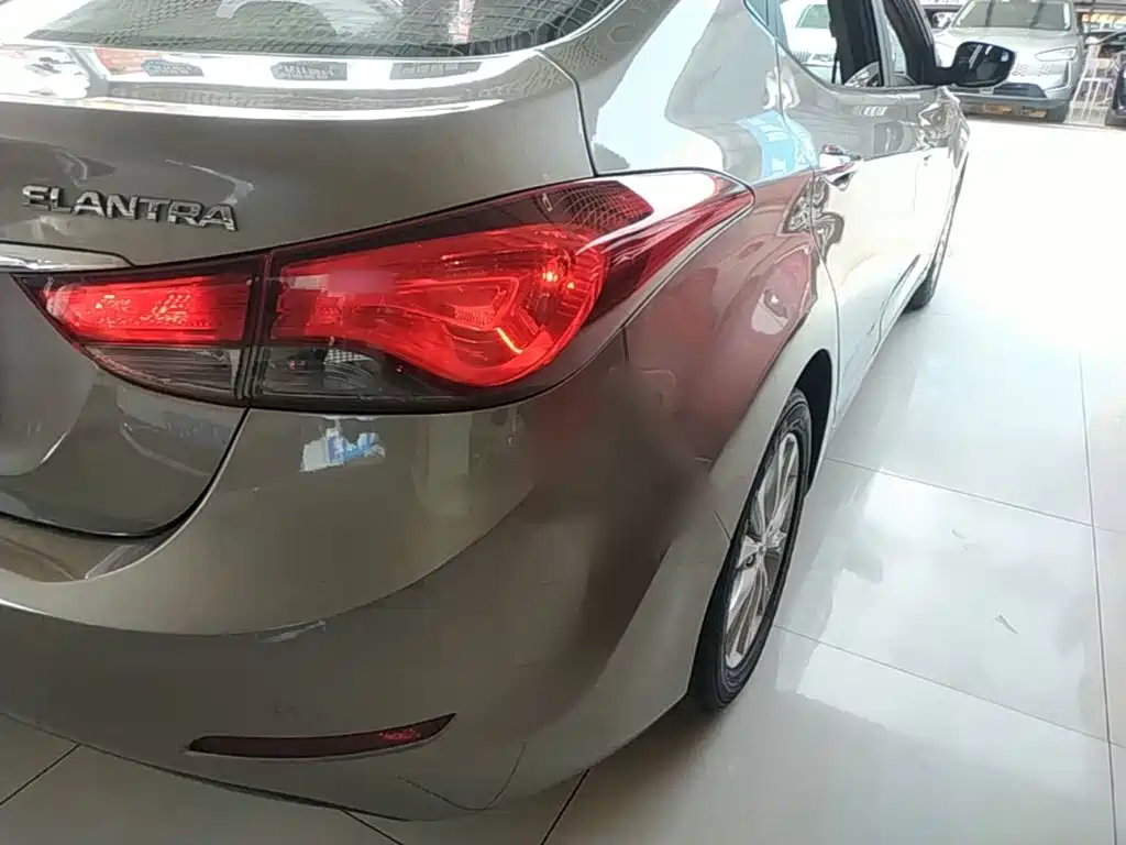 Hyundai Elantra Langdong — миниатюра 8